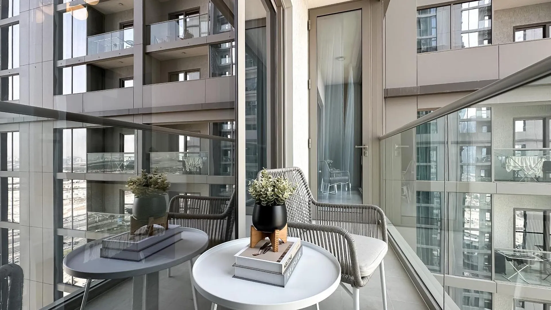 Trophy-Live In Style Artistic Flair Unit Apartment Dubai