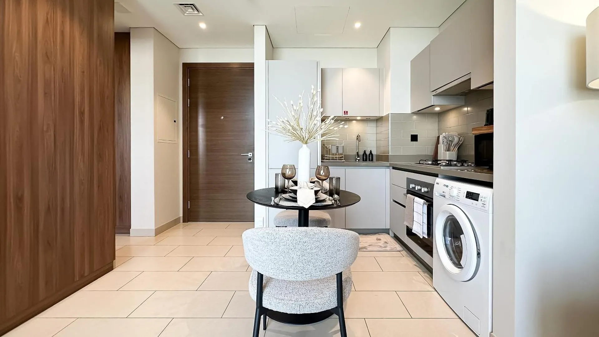 Trophy-Live In Style Artistic Flair Unit Apartment Dubai