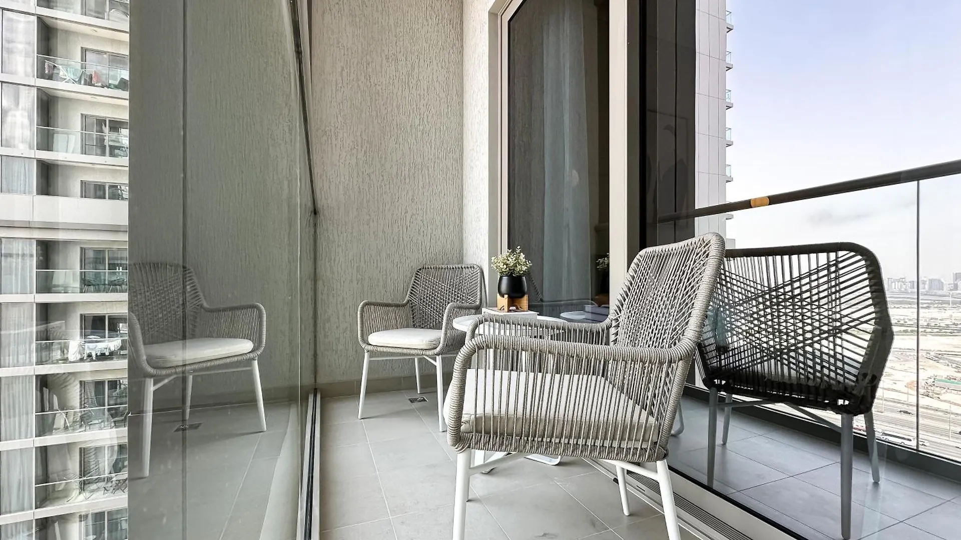 Trophy-Live In Style Artistic Flair Unit Apartment Dubai